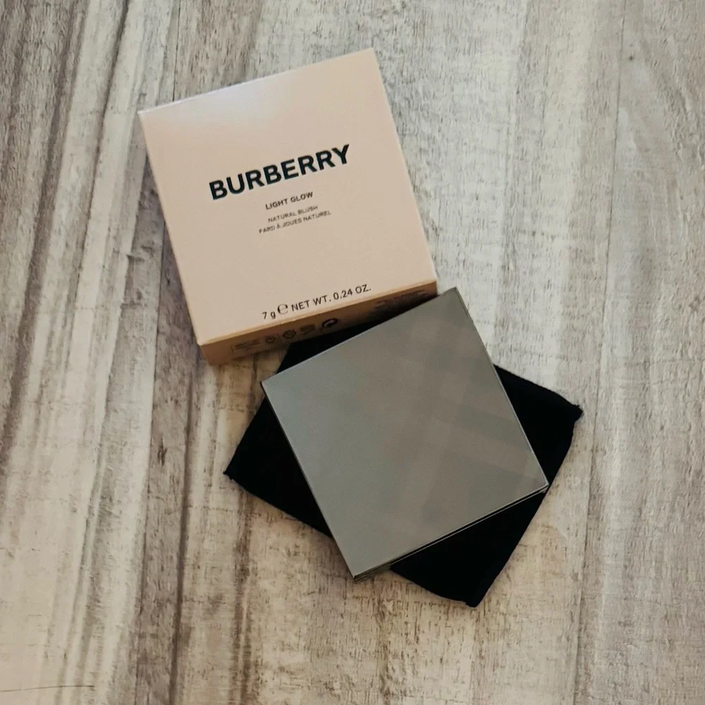 Burberry Light Glow Natural Blush 02 Cameo Blush - Picture 4 of 4